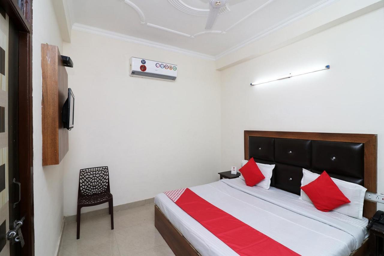 Oyo 24958 Hotel Dayal Belanganj Exterior photo