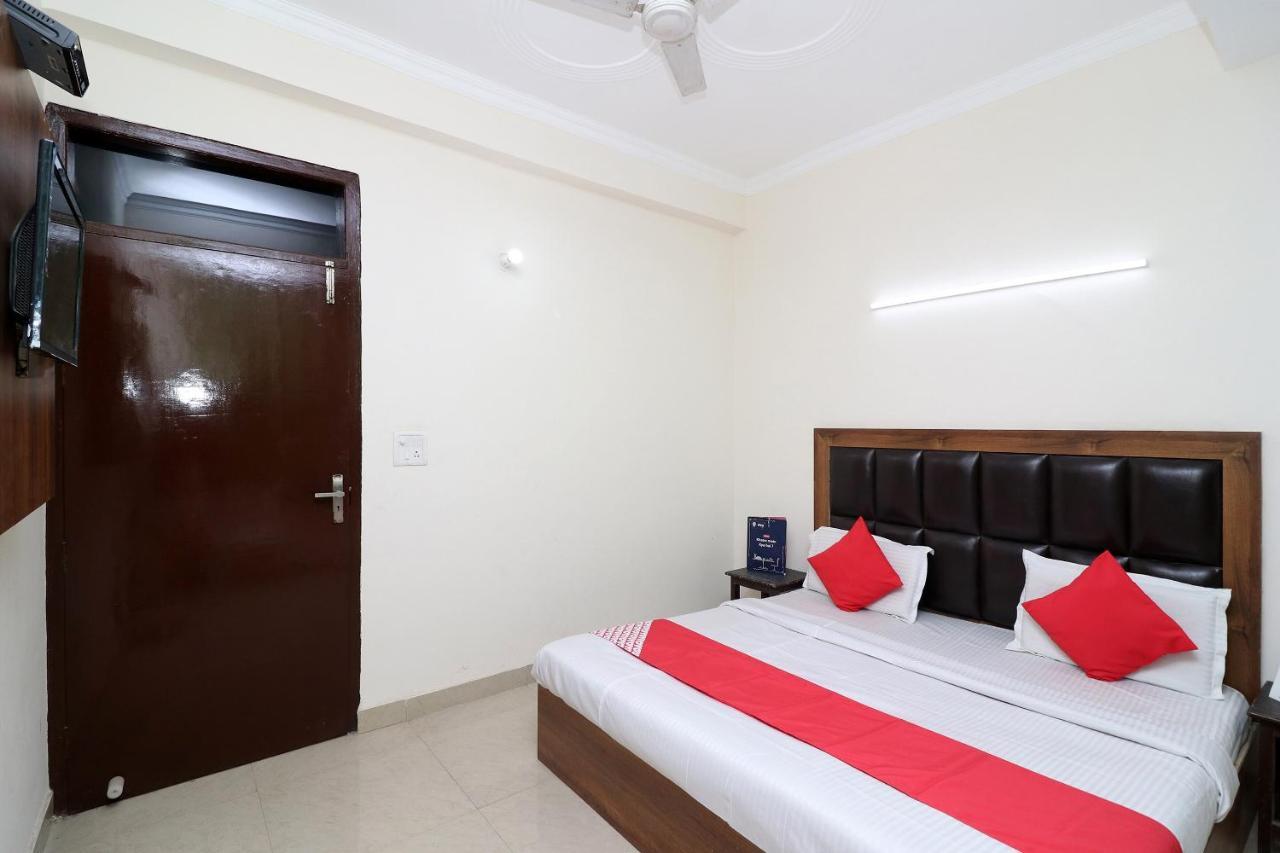 Oyo 24958 Hotel Dayal Belanganj Exterior photo