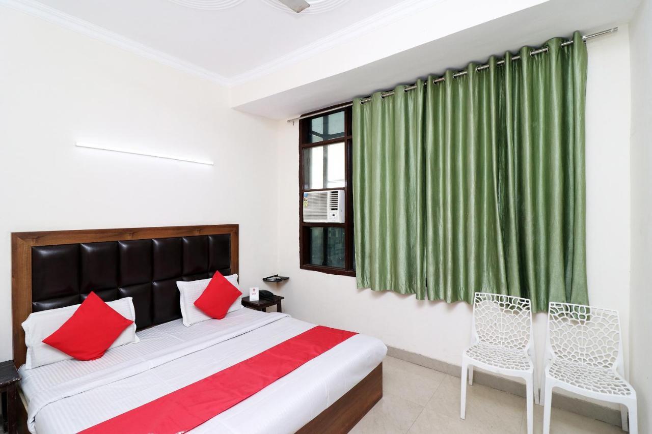 Oyo 24958 Hotel Dayal Belanganj Exterior photo