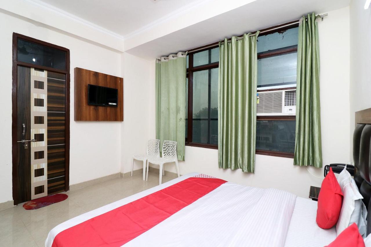 Oyo 24958 Hotel Dayal Belanganj Exterior photo