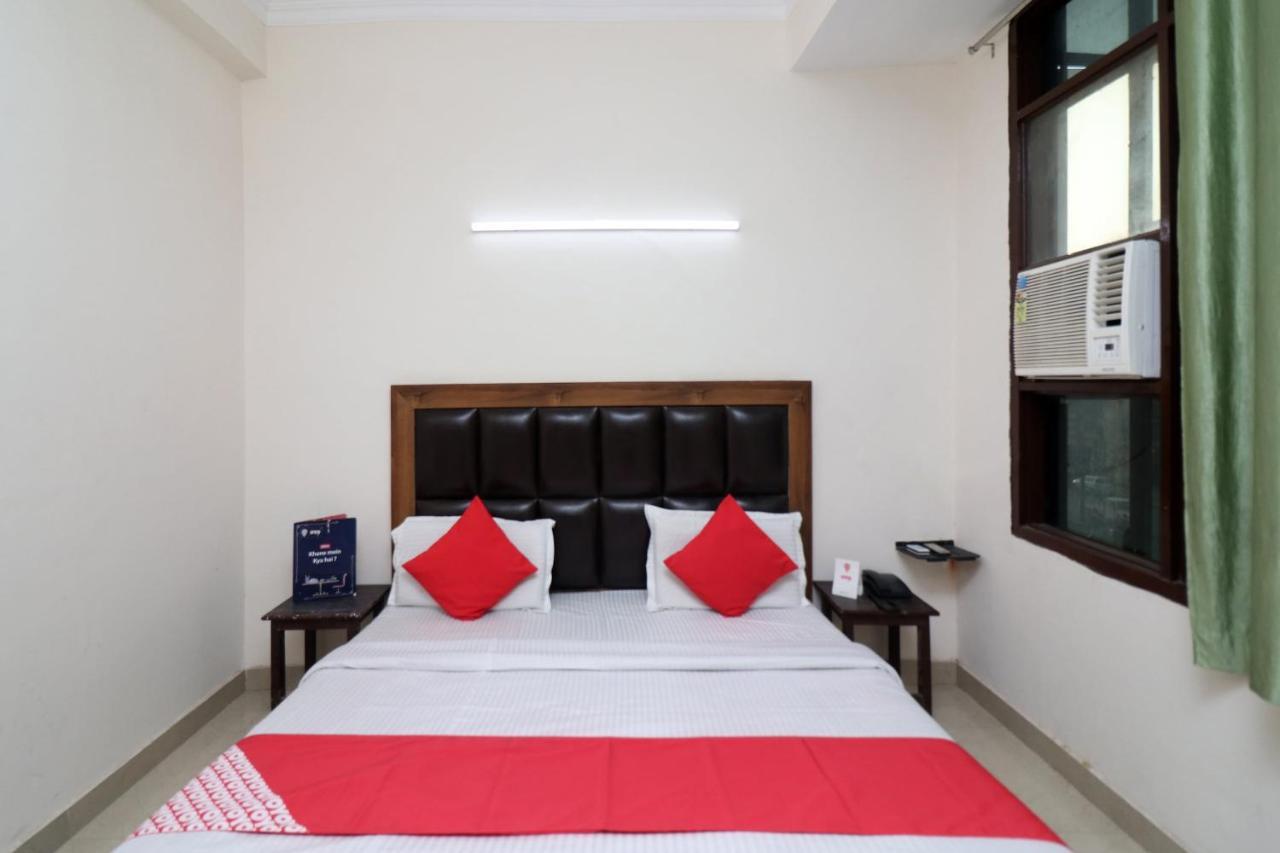 Oyo 24958 Hotel Dayal Belanganj Exterior photo