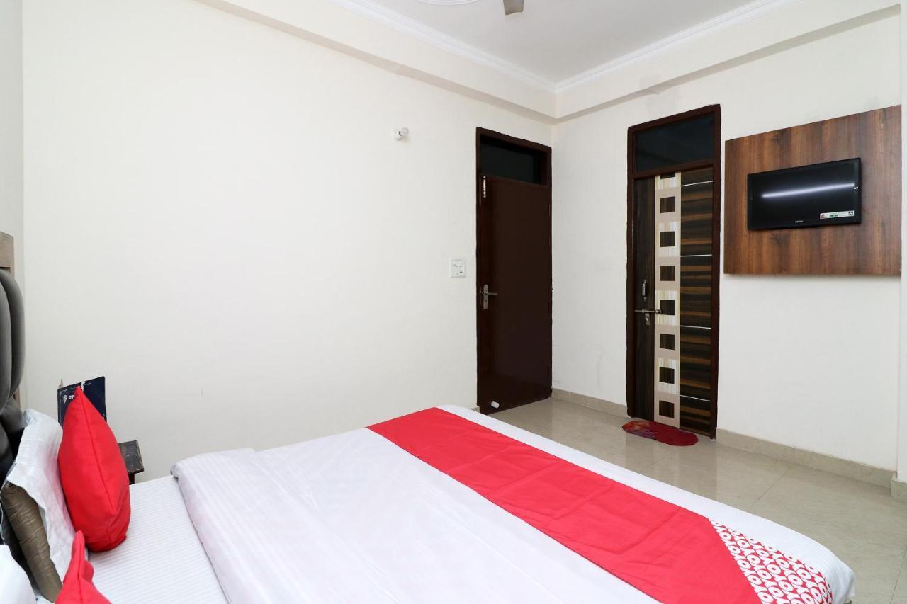 Oyo 24958 Hotel Dayal Belanganj Exterior photo